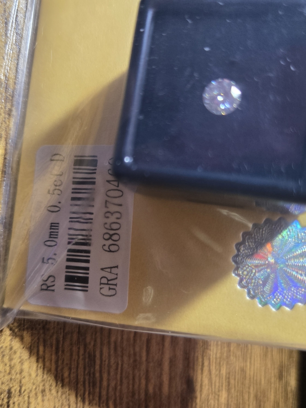 Loose Round White Gemstone in Display Box 3.0 Kt And .05 Kt Moissanite. - Picture 2 of 7
